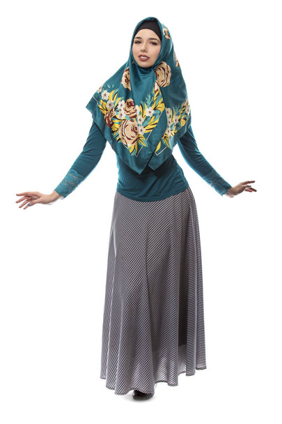 Woman in Green Hijab on White Background - Zdjęcie, obraz