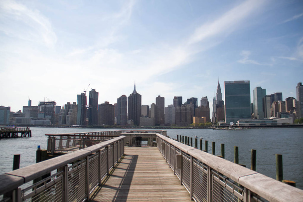 Pier at Gantry Plaza State Park and Manhattan city, New York - Photo, Image