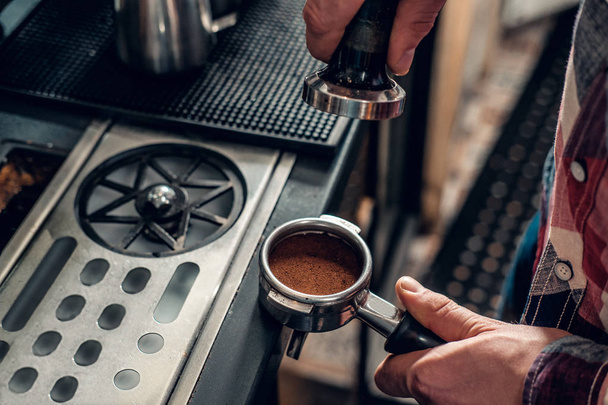 Kávékészítés ember - Fotó, kép