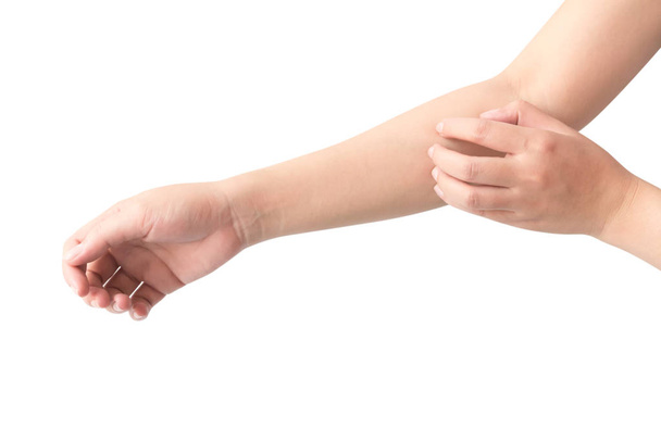Mujer rascándose la mano sobre fondo blanco para un concepto saludable
 - Foto, Imagen
