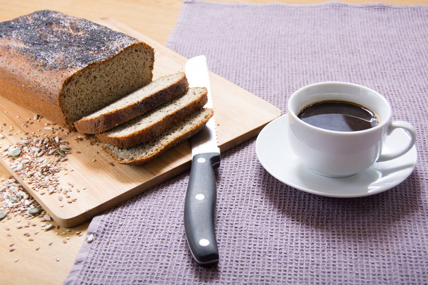 Vers gebakken brood van banting (paleo) - Foto, afbeelding