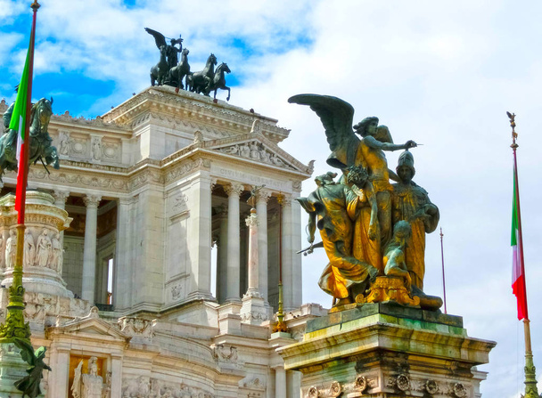 Национальный памятник Виктору Эммануилу II или Альтаре делла Патриа
 - Фото, изображение