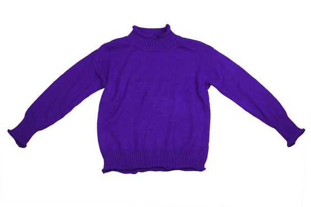 Moda ropa suéteres violeta para la temporada de invierno aislado en blanco
 - Foto, Imagen