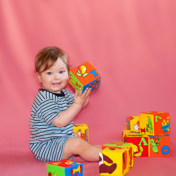 μωρό μάθησης χρώματα και τους αριθμούς - Φωτογραφία, εικόνα