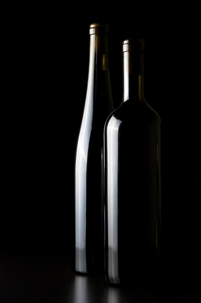Wine glasses, a black background. - Fotografie, Obrázek