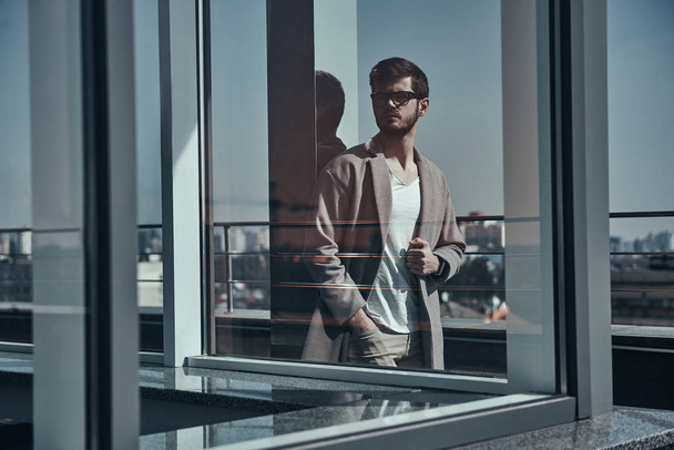 stylish man on roof terrace - Foto, Imagem