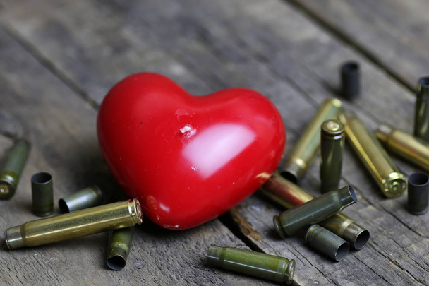 Bullet a tvar srdce - Fotografie, Obrázek