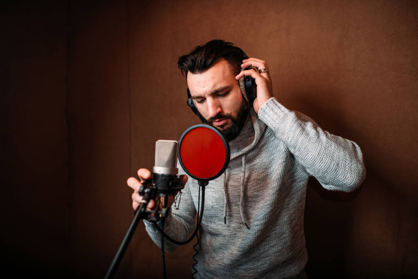 Male singer recording song  - Zdjęcie, obraz