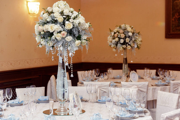 διακοσμημένα τραπέζια στην δεξίωση γάμου - Φωτογραφία, εικόνα
