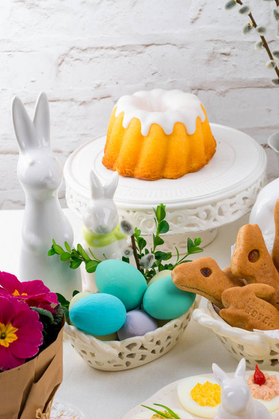easter cakes on table  - Foto, afbeelding