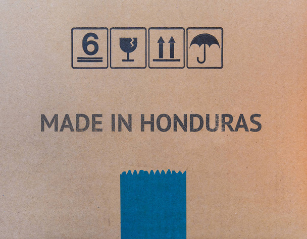  Vyrobeno v Hondurasu na hnědé krabici - Fotografie, Obrázek