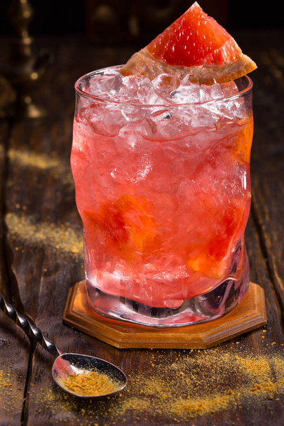 Cocktail Juicy grapefruit. Vodka, syrup water-melon, grapefruit - Фото, изображение