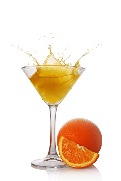 Splash in glass of yellow alcoholic cocktail drink with orange - Foto, Imagem