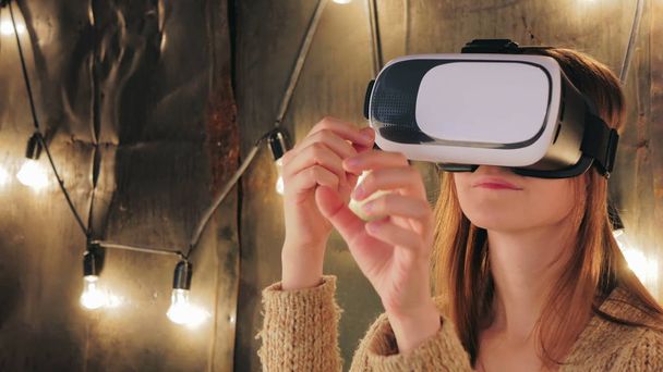 Mladá žena s brýlemi virtuální reality - Fotografie, Obrázek
