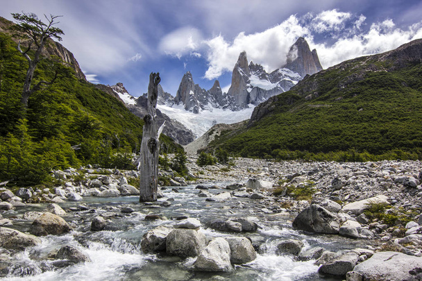river under fitz-roy mountain in patagonia - Fotografie, Obrázek