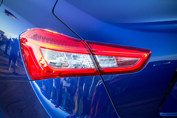 Luxus kék autó hátsó lámpája - Fotó, kép