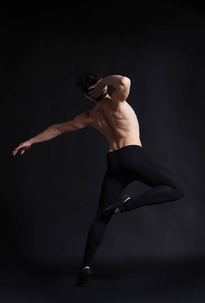 Handsome ballet dancer - Fotoğraf, Görsel