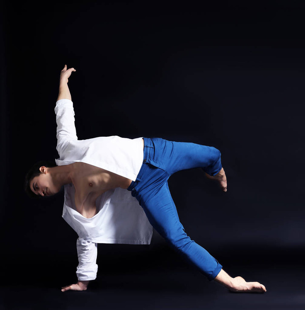 Handsome ballet dancer - Valokuva, kuva