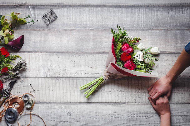 humen hand on the white table with Bouquet of roses, space for text - Photo, image