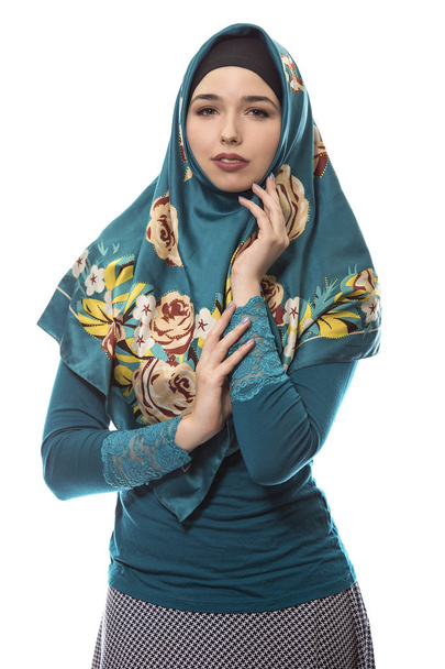 Woman Wearing Green Hijab Isolated on White Background - Valokuva, kuva