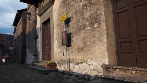 トスカーナ、イタリア、4 k の古代の小さな町 - 映像、動画