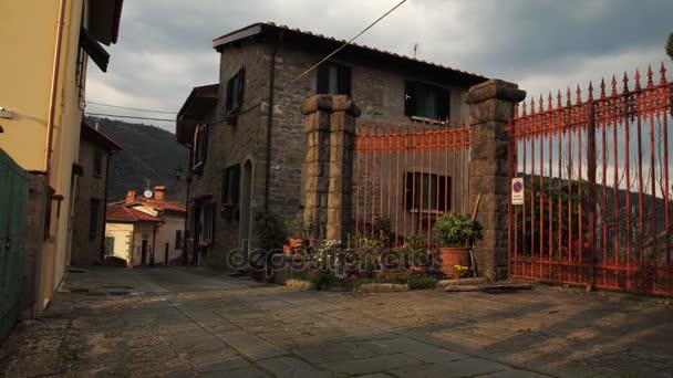 Az ősi kisváros Toszkánában, Olaszországban, 4k - Felvétel, videó