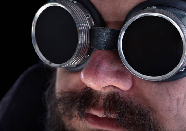 Bearded man with welding goggles - closeup - Foto, imagen