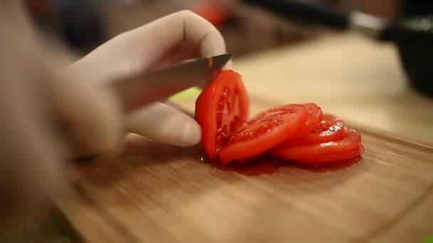 Viipalointi tomaatit veitsellä - Materiaali, video