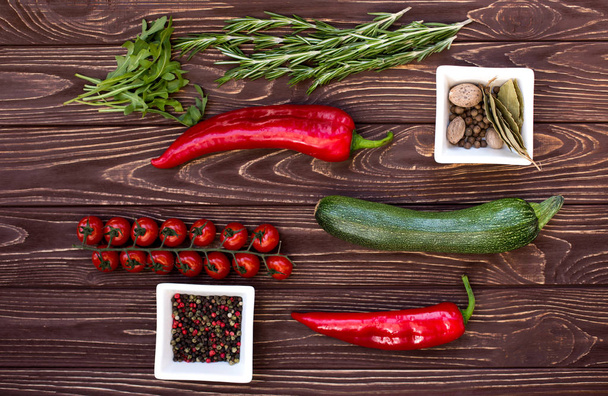 Various spices and vegetables on wooden background - Foto, Imagem