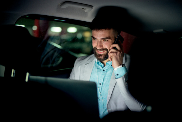 Businessman working from car - Photo, Image