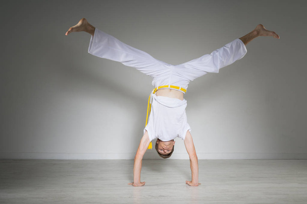 Young man performs a handstand, capoeira. - Foto, Imagen