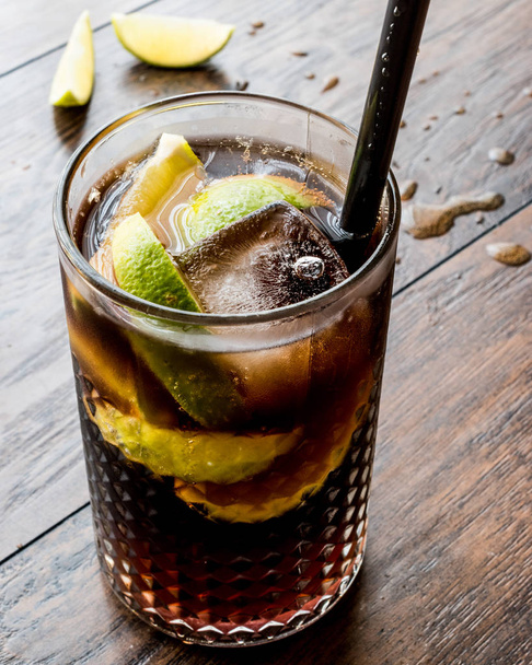 Cuba Libre Cocktail with lime and ice. - Фото, изображение