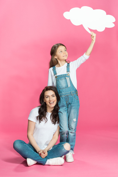 Mother and daughter with speech bubble  - Fotografie, Obrázek