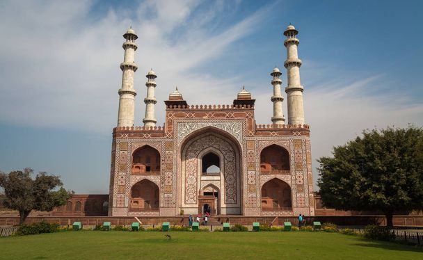 Sikandra - A Unesco Dünya Mirası kabrinde Akbar giriş kapısı. - Fotoğraf, Görsel