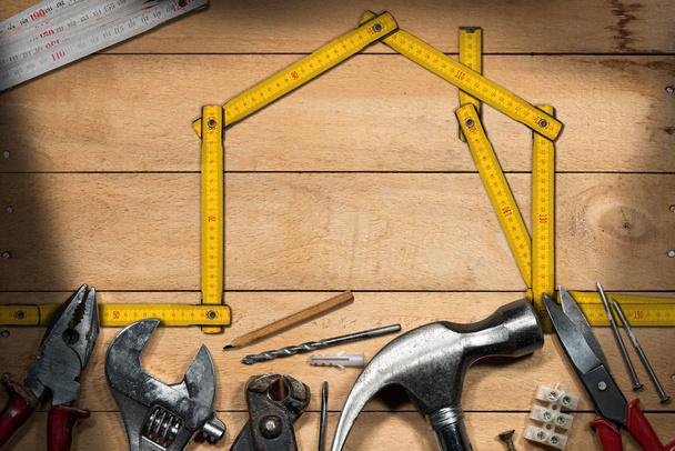Έννοια της εγχώριας βελτίωσης - εργαλεία εργασίας και σπιτιού - Φωτογραφία, εικόνα