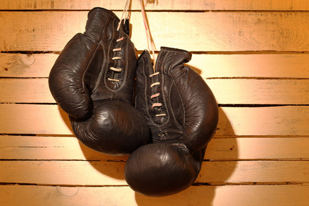 viejos guantes de boxeo  - Foto, imagen
