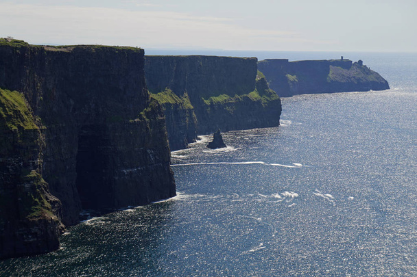 Cliff empinado Irlanda
 - Foto, Imagen