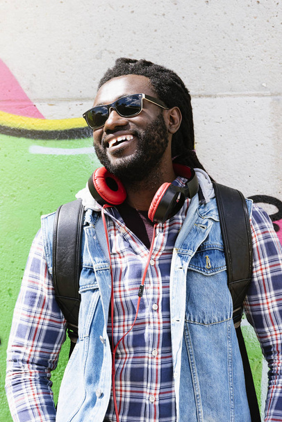 Portrait of a black man smiling. - Foto, imagen