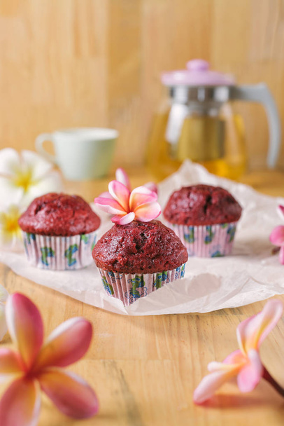 Red velvet cupcakes without cream  - Fotó, kép