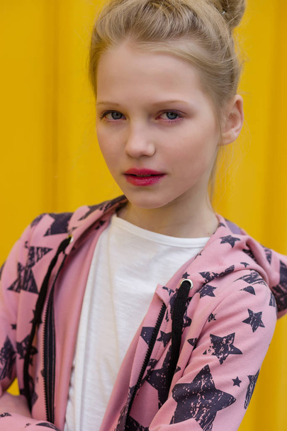 Portrait of a beautiful girl with red lips on a yellow backgroun - Fotografie, Obrázek