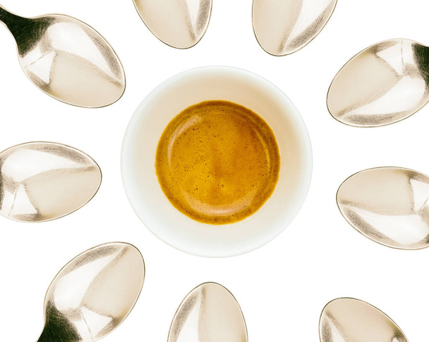 Witte kopje koffie met theelepels - Foto, afbeelding
