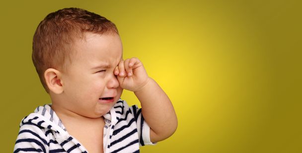 Portrait de bébé garçon pleurant
 - Photo, image
