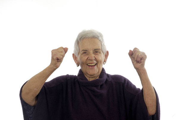 mujer mayor contenta y feliz
 - Foto, Imagen