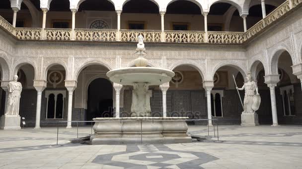 A Casa de Pilatos é um palácio andaluz em Sevilha, Espanha, residência permanente dos Duques de Medinaceli, estilo renascentista italiano e mudejar, protótipo do palácio andaluz
. - Filmagem, Vídeo