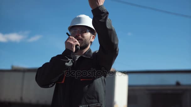 der Manager an der Spitze des Lastwagens - Filmmaterial, Video
