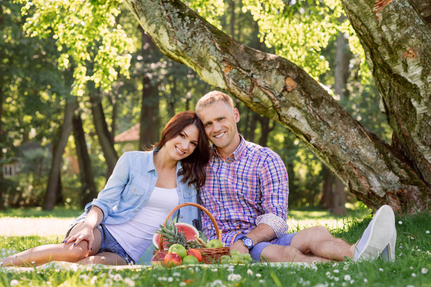 Young man and woman on picnic  - Zdjęcie, obraz