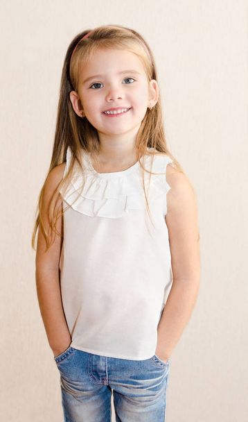 Portrait of happy little girl - Foto, imagen