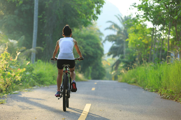 Young  woman riding bicycle - Foto, Bild