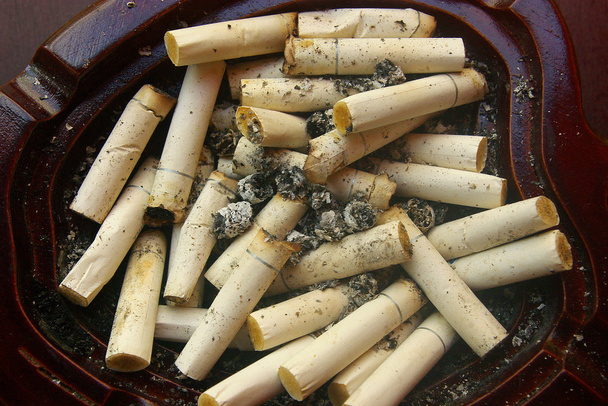 Полная пепельница
 - Фото, изображение