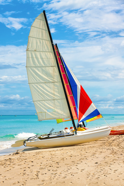 Sailing boat at the beach of Varadero in CUba - Фото, изображение